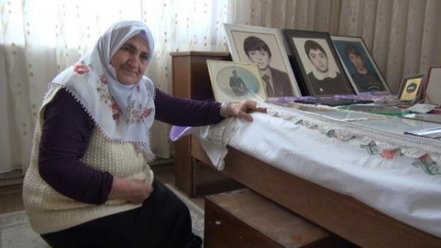 28 yıldır şehit oğlunun hatıralarını odasında yaşatıyor. Foto Galeri 8