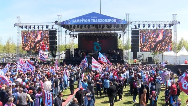 Trabzonspor taraftarı Yeni Kapı'da! Muhteşem kareler...Foto Galeri 29