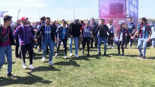 Trabzonspor taraftarı Yeni Kapı'da! Muhteşem kareler...Foto Galeri 37