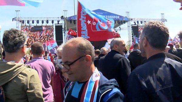 Trabzonspor taraftarı Yeni Kapı'da! Muhteşem kareler...Foto Galeri 20