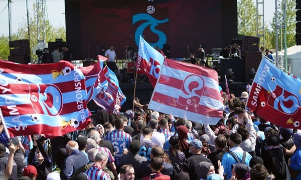 Trabzonspor taraftarı Yeni Kapı'da! Muhteşem kareler...Foto Galeri 15