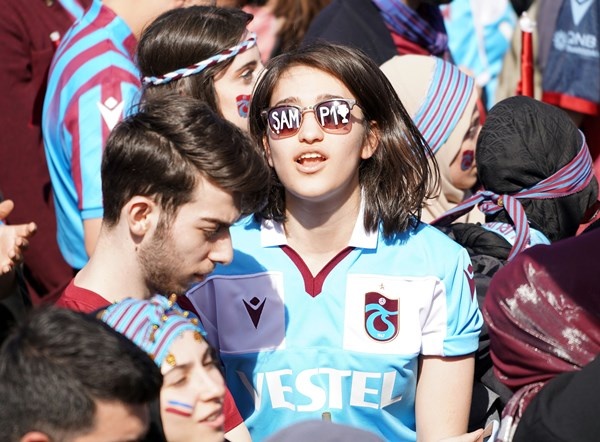 Trabzonspor taraftarı Yeni Kapı'da! Muhteşem kareler...Foto Galeri 11