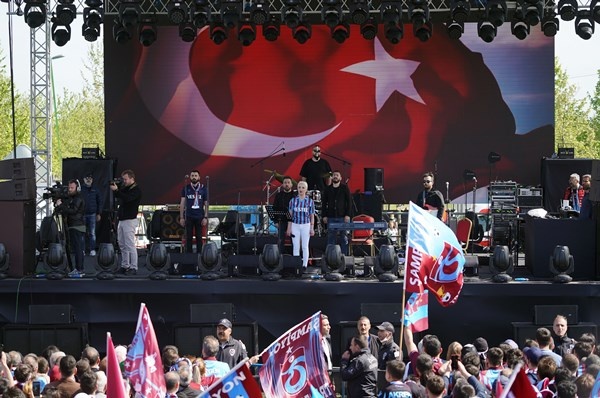 Trabzonspor taraftarı Yeni Kapı'da! Muhteşem kareler...Foto Galeri 14