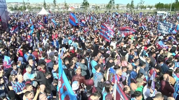 Trabzonspor taraftarı Yeni Kapı'da! Muhteşem kareler...Foto Galeri 36