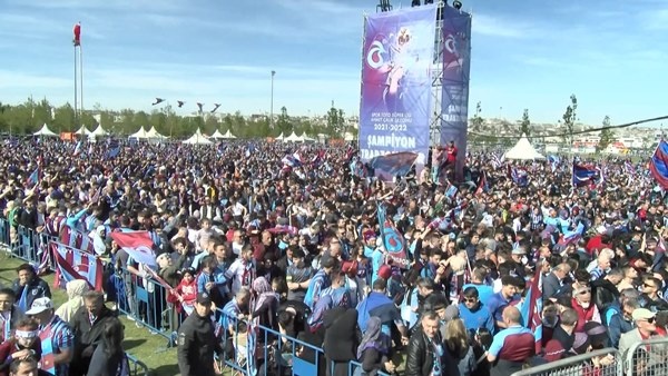 Trabzonspor taraftarı Yeni Kapı'da! Muhteşem kareler...Foto Galeri 22