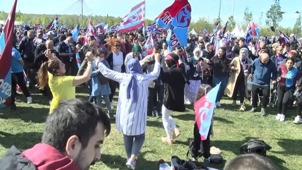 Trabzonspor taraftarı Yeni Kapı'da! Muhteşem kareler...Foto Galeri 17