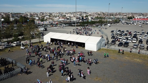 Trabzonspor taraftarı Yeni Kapı'da! Muhteşem kareler...Foto Galeri 26