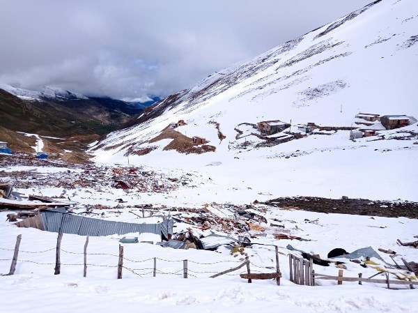 Rize'de çığ düşen yaylada 9 evde hasar oluştu. Foto Haber 7