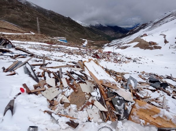 Rize'de çığ düşen yaylada 9 evde hasar oluştu. Foto Haber 6