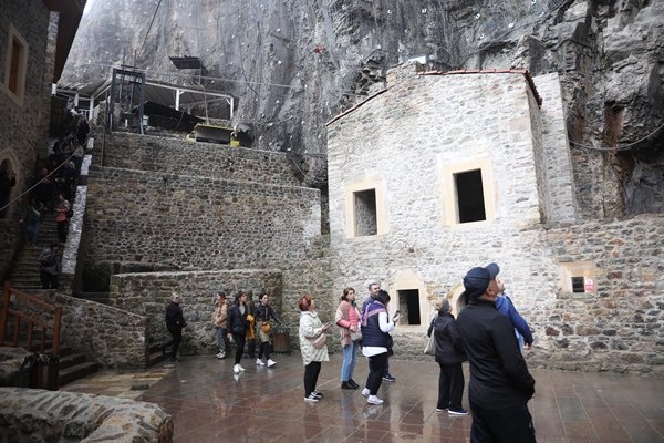Sümela'da gün yüzüne çıkan saklı mekanlara akın. Foto Galeri 11