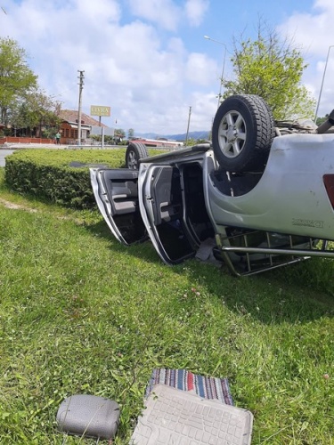 Trabzon'da kamyonetle çarpışan otomobil alev aldı: 2 yaralı. Foto Haber 14