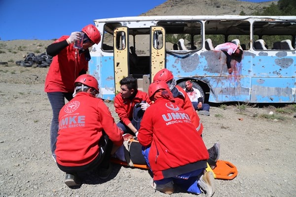Gümüşhane’de UMKE ekiplerinden nefes kesen tatbikat. Foto Haber 6