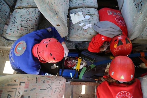 Gümüşhane’de UMKE ekiplerinden nefes kesen tatbikat. Foto Haber 9