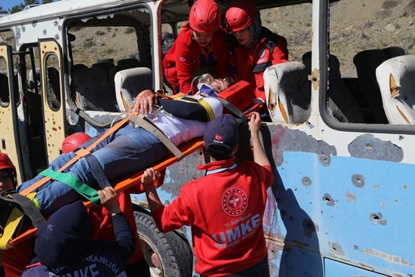 Gümüşhane’de UMKE ekiplerinden nefes kesen tatbikat. Foto Haber 8