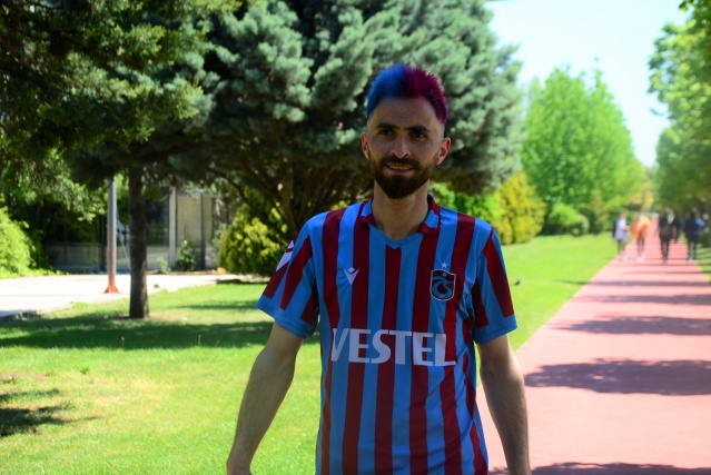 Fanatik Trabzonsporlunun saçları Kocaeli'nde gündem oldu. Foto Haber 2