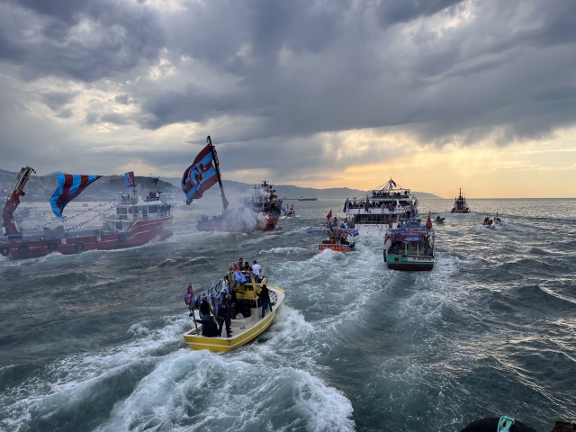 Trabzonspor kutlamalara denizden başladı! Muhteşem görüntüler. Foto Haber 11