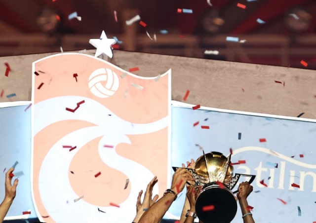 Şampiyon Trabzonspor kupasına kavuştu. Foto Haber 10