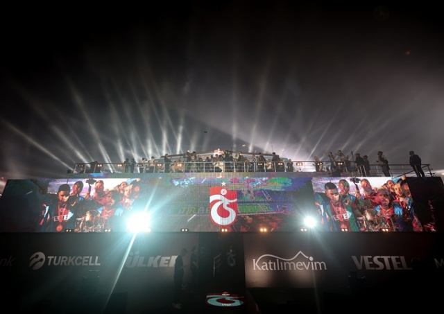 Şampiyon Trabzonspor kupasına kavuştu. Foto Haber 2