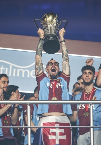 Şampiyon Trabzonspor kupasına kavuştu. Foto Haber 6
