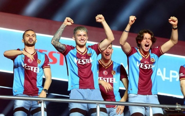 Trabzonspor'un kutlaması ABD'de haber oldu. Foto Haber 15