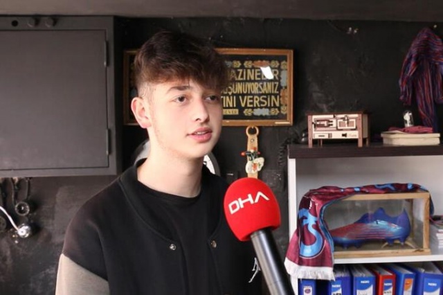 Trabzonsporlu Hugo'nun kramponlarının biri satışta diğeri fanusta! Foto Haber 7