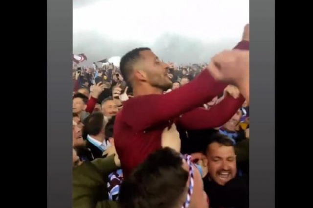 Trabzonsporlu Hugo'nun kramponlarının biri satışta diğeri fanusta! Foto Haber 16