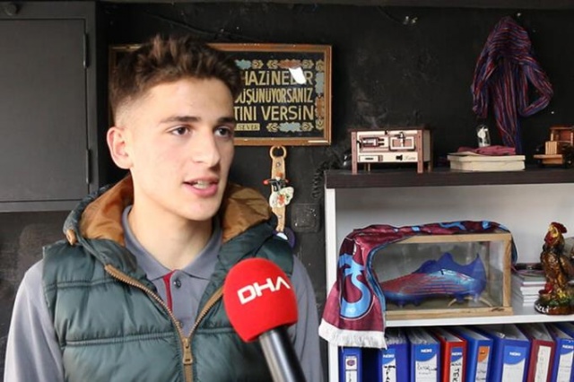 Trabzonsporlu Hugo'nun kramponlarının biri satışta diğeri fanusta! Foto Haber 8