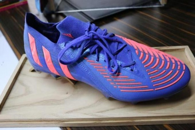 Trabzonsporlu Hugo'nun kramponlarının biri satışta diğeri fanusta! Foto Haber 10