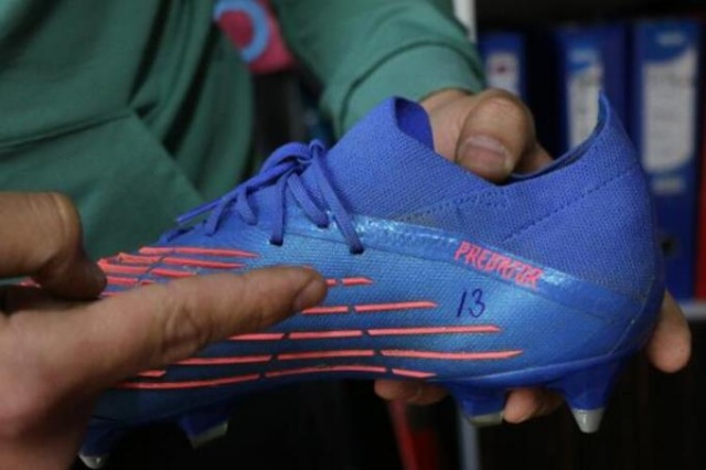 Trabzonsporlu Hugo'nun kramponlarının biri satışta diğeri fanusta! Foto Haber 6