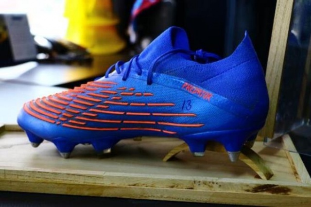 Trabzonsporlu Hugo'nun kramponlarının biri satışta diğeri fanusta! Foto Haber 2