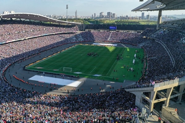 Trabzonspor İstanbul’da kupa ile taraftarını selamladı. Foto Haber 6
