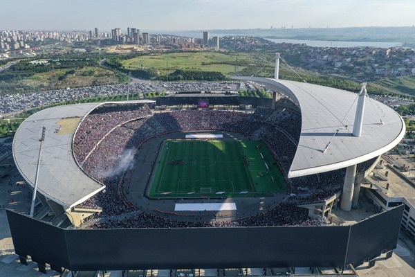 Trabzonspor İstanbul’da kupa ile taraftarını selamladı. Foto Haber 14