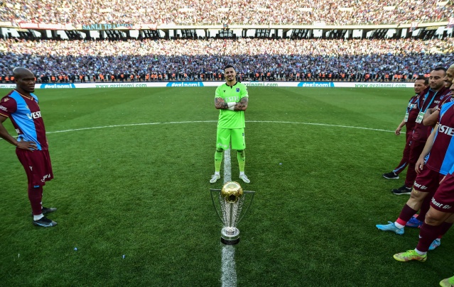 Trabzonspor İstanbul’da kupa ile taraftarını selamladı. Foto Haber 27