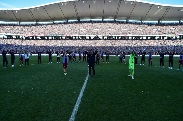 Trabzonspor İstanbul’da kupa ile taraftarını selamladı. Foto Haber 26
