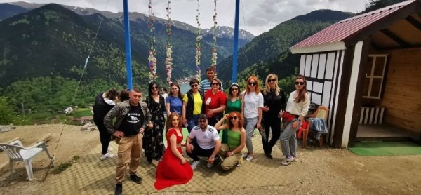 Gürcü turistlerin Uzungöl ilgisi. Foto Haber 2