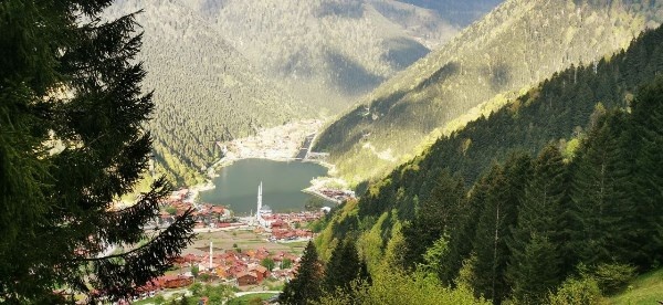 Gürcü turistlerin Uzungöl ilgisi. Foto Haber 5
