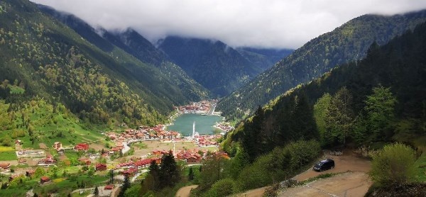 Gürcü turistlerin Uzungöl ilgisi. Foto Haber 7