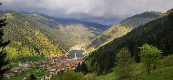 Gürcü turistlerin Uzungöl ilgisi. Foto Haber 8