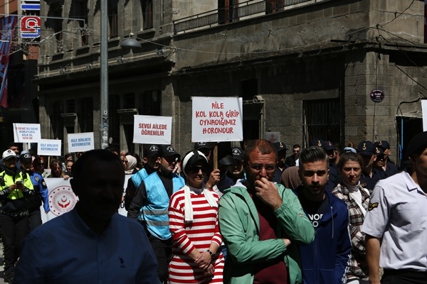 Trabzon'da "Biz Büyük Bir Aileyiz" yürüyüşü yapıldı. Foto Galeri 6