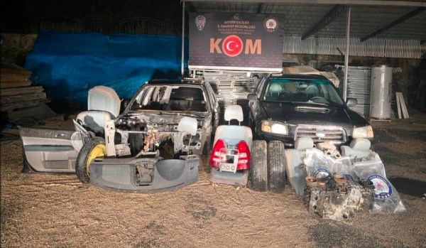 Artvin merkezli 8 ilde otomobil kaçakçılığı operasyonu. Foto Haber 3