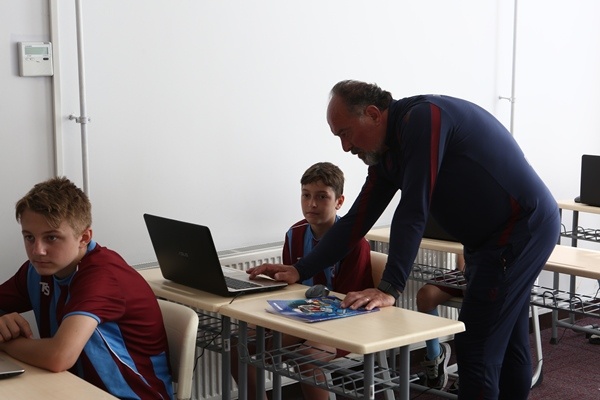 Trabzon'da kalan Ukraynalı çocuklar Türkiye'ye müteşekkir.Foto Haber 3