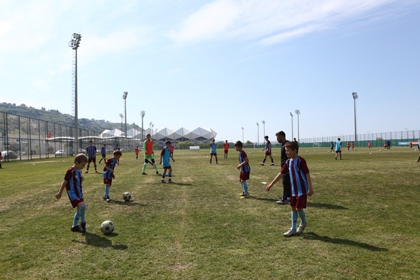Trabzon'da kalan Ukraynalı çocuklar Türkiye'ye müteşekkir.Foto Haber 20