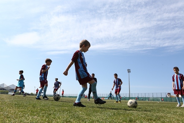 Trabzon'da kalan Ukraynalı çocuklar Türkiye'ye müteşekkir.Foto Haber 28