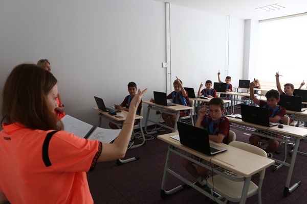 Trabzon'da kalan Ukraynalı çocuklar Türkiye'ye müteşekkir.Foto Haber 30