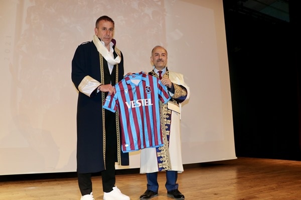 Abdullah Avcı'ya fahri doktora unvanı verildi. Foto Haber 15