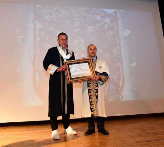 Abdullah Avcı'ya fahri doktora unvanı verildi. Foto Haber 4