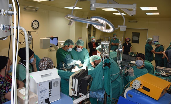 Abladan kardeşine karaciğer nakli! Karadeniz'de bir ilk. Foto Haber 7