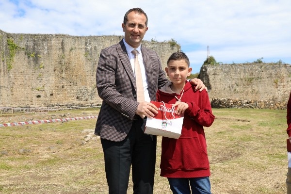 Akçaabat Akçakale Kalesi’nde öğrenciler kazı yaptı. Foto Haber 4