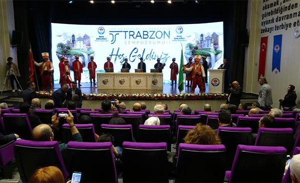 Trabzon'daki sempozyumda ilginç sözler: "Karadenizliler kısa burunlu daha yakışıklı olacaklar”. Foto Haber 3