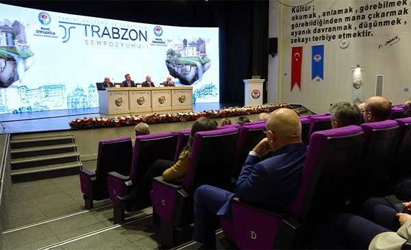 Trabzon'daki sempozyumda ilginç sözler: "Karadenizliler kısa burunlu daha yakışıklı olacaklar”. Foto Haber 5